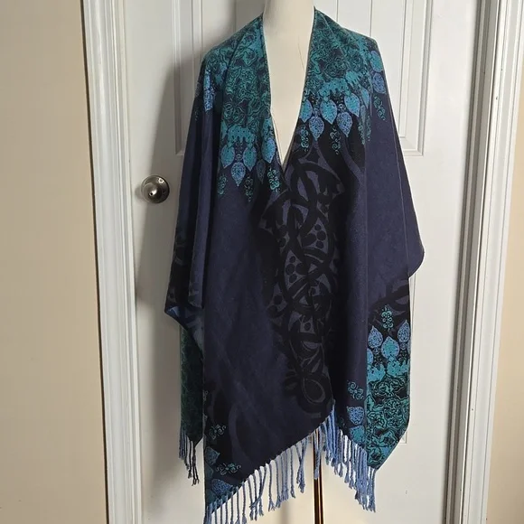 Chico’s Blue & Teal Patterned Poncho Shawl One Size- Cottagecore Coastal Grandma - Picture 2 of 6